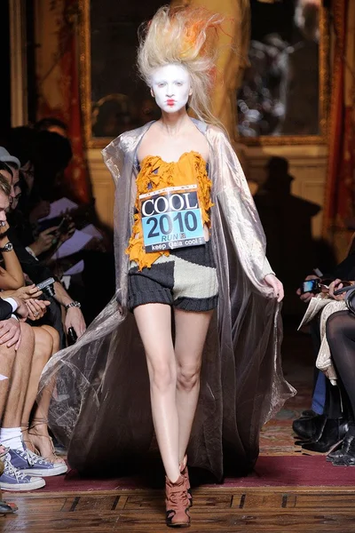 Look 2